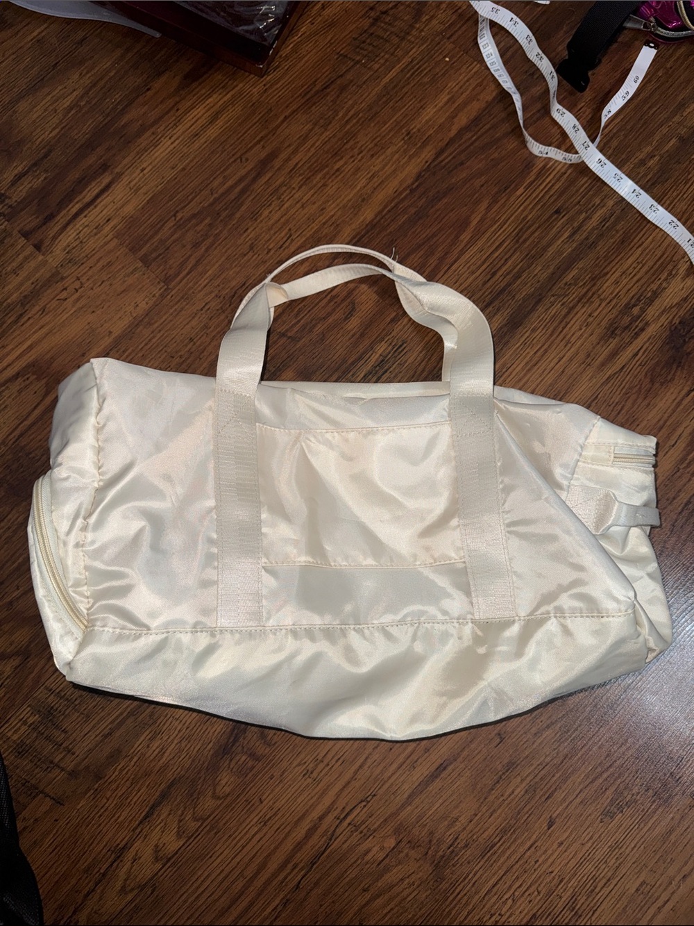 Cream Nylon Gym Tote w/ Built In Shoe Compartment 43.B7 compare to GymShark